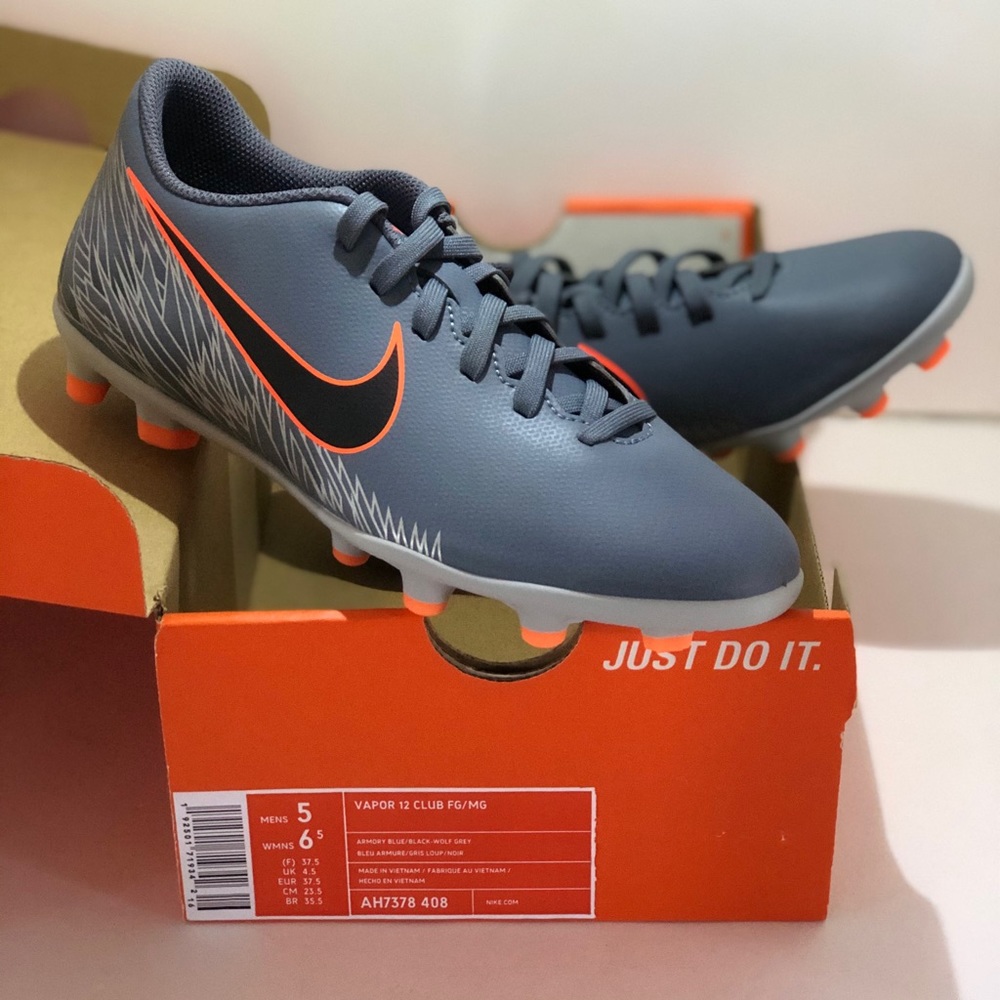 Nike Vapor 12 Club (Soccer Cleats)